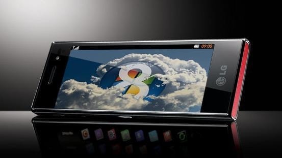 Intel chce, aby w smartfonach znalazł się desktopowy system Windows 8