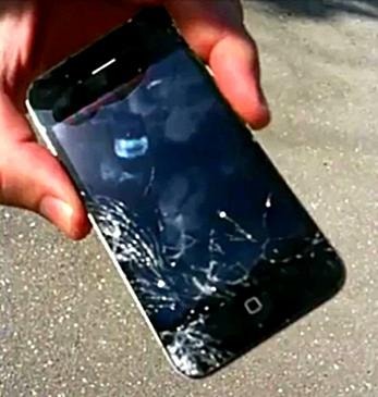 W iPhone'ie 4 ekrany pękają znacznie częściej, niż w iPhone'ach 3GS