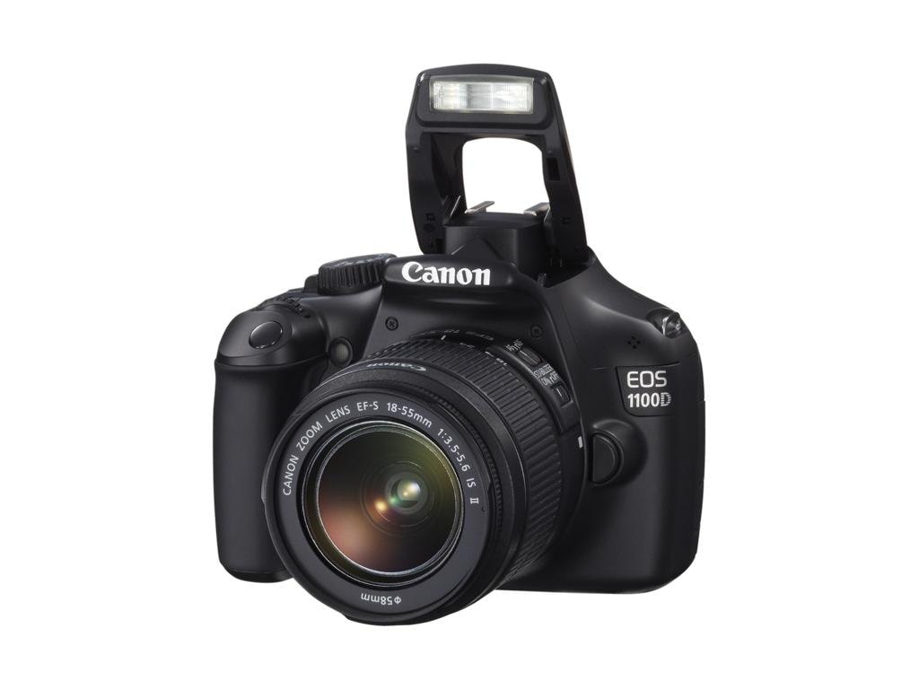 EOS 1100D wraz z akumulatorem waży niespełna 500 gramów