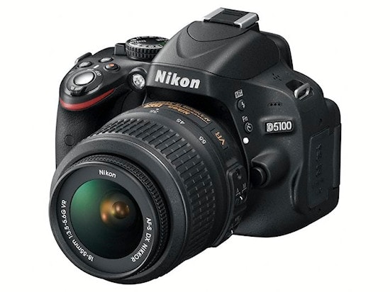 Nikon D5100 mierzy ok. 128 x 97 x 79 mm, zaś wazy 560 gramów z akumulatorem