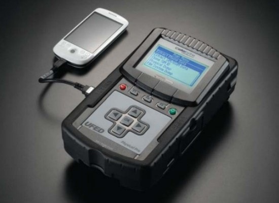 Wystarczy podłączyć i w dwie minuty wszystkie dane z telefonu trafiają do