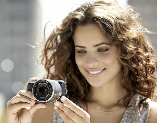 Sony NEX-C3: 16 Megapikseli, filmy HD i wymienne obiektywy