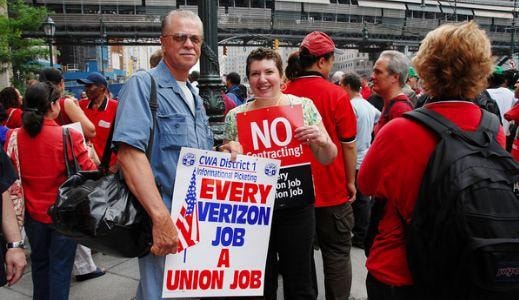 Strajk związkowców przeciwko operatorowi Verizon (źródło: peoplesworld.org)