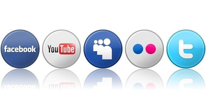 Komu płacą za siedzenie na Fejsie?