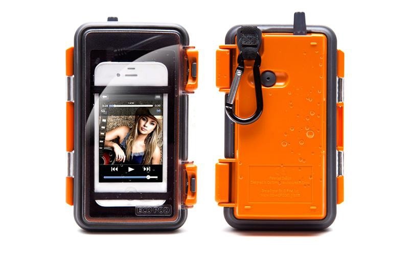 Opakowanie na nasz sprzęt. Oczywiście tak samo jak poprzednie wodoodporne, tylko że ten model wytrzyma maksymalnie 30min na głębokości około metra. Na obudowie znalazło się miejsce na karabińczyk oraz wejście audio 3.5mm.