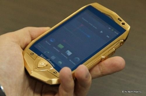 Tablet Tonino Lamborghini L2800 oraz smartfon TL700