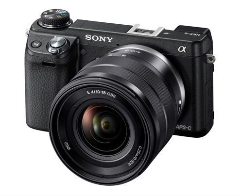 Sony NEX-6 mierzy ok. 120 × 67 × 42,6 mm, zaś waży 345 gramów z akumulatorem i karta pamięci
