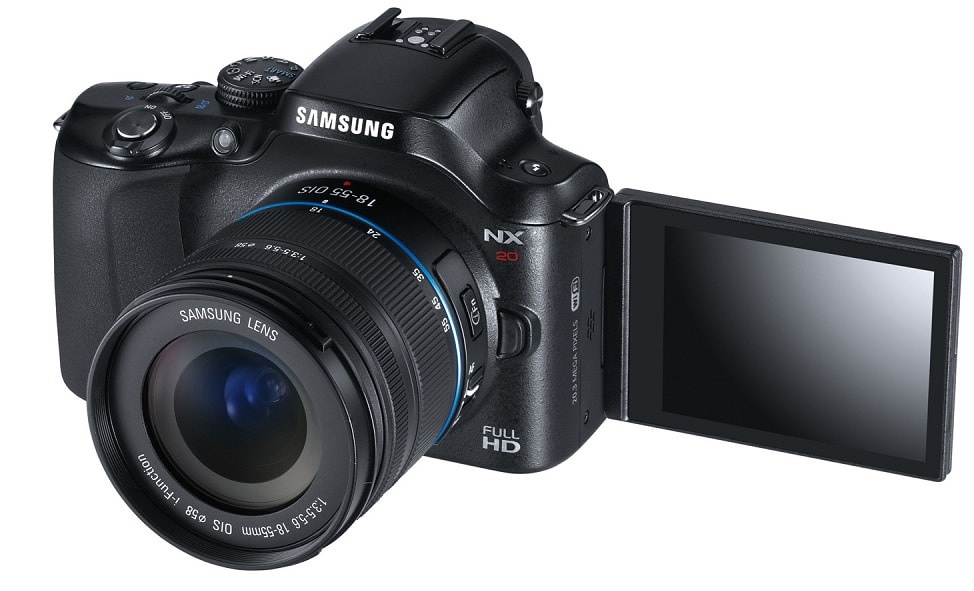 Samsung NX20: Wyświetlacz ruchomy w dwóch płaszczyznach.