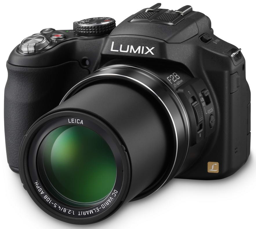 Panasonic Lumix DMC-FZ200: Obiektyw z 24-krotnym zoomem i stałym światłem 1:2,8.