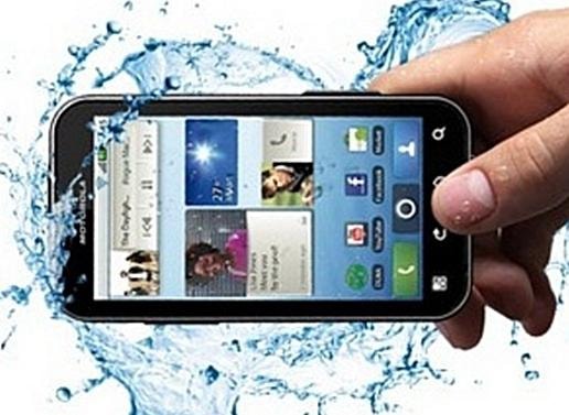 Jak uratować zalany telefon?
