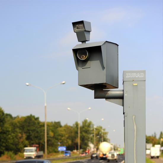 Cała sytuacja może przypominać zabawę w kotka i myszkę, jak się jednak okazuje zbrojenie się w gadżety ostrzegające jest na rękę nie tylko kierowcom, ale pośrednio także służbom stojącym na straży prawa drogowego