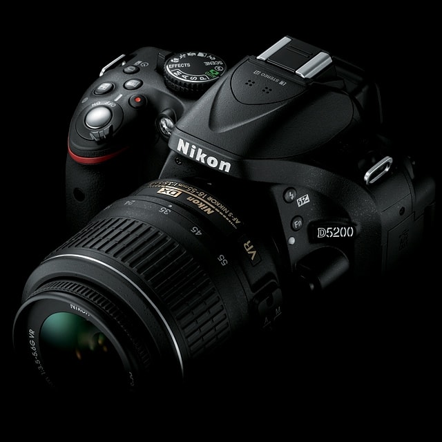 Nikon: nowy firmware do lustrzanek z niespodzianką