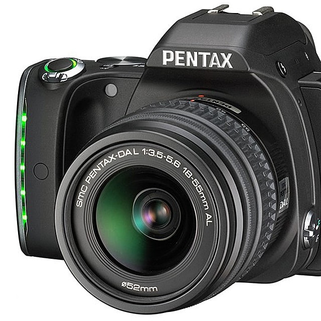 Pentax K-S1: ze świecącym uchwycikiem