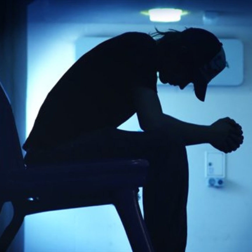 Poziom stresu rośnie wraz z liczbą znajomych online