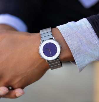Pebble z pierwszym okrągłym smartwatchem