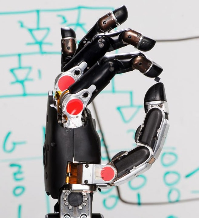 DARPA stworzyła protezę, która… czuje