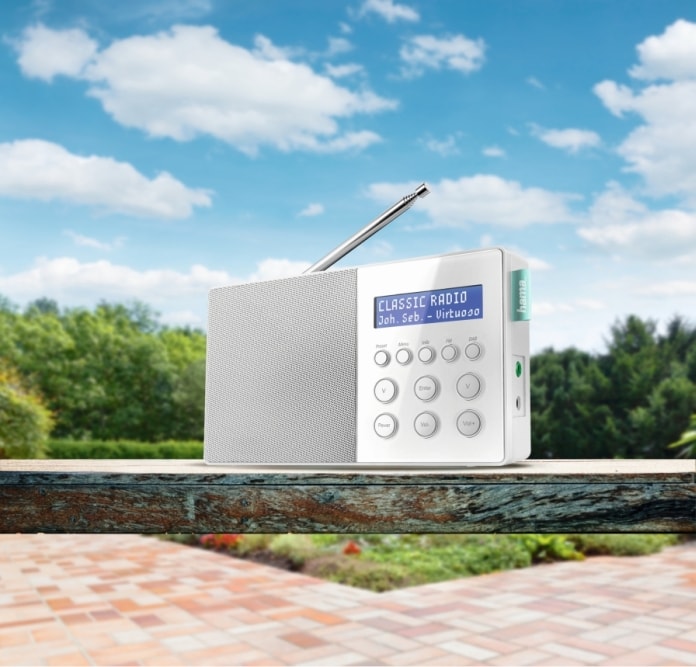 Hama stawia na… radia