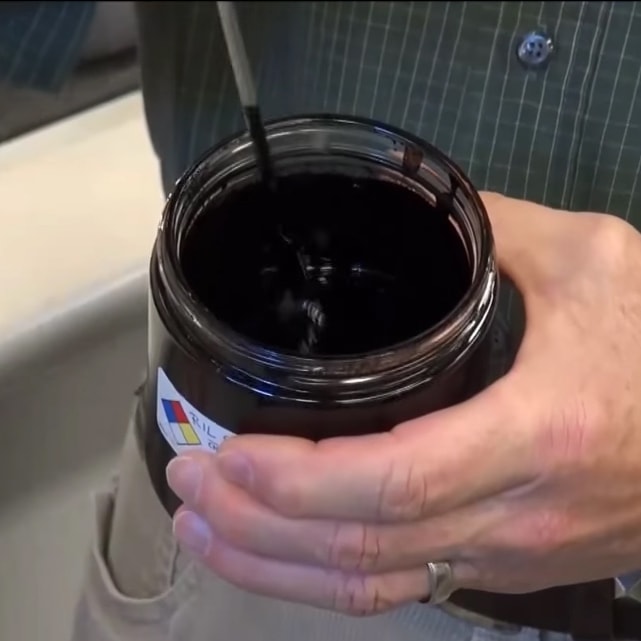 Naukowcy produkują ropę z ludzkich odchodów