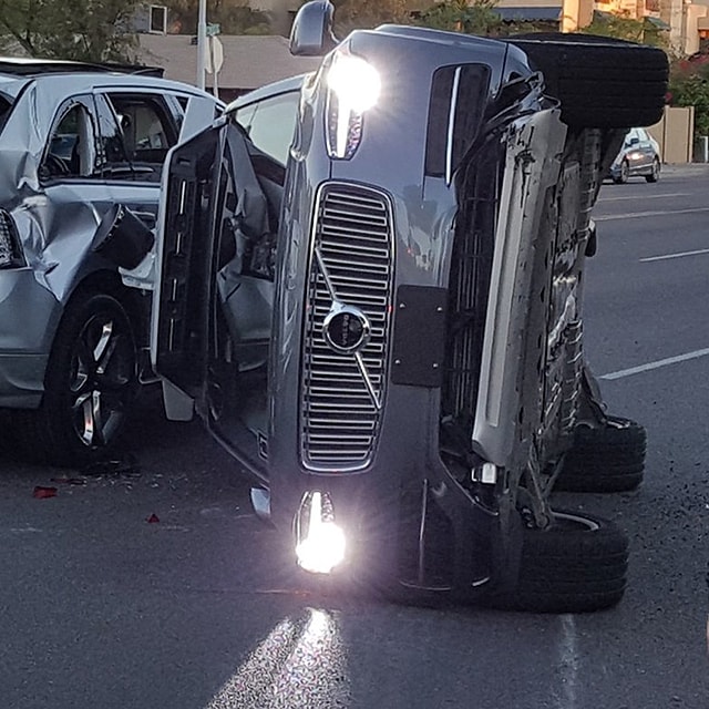 Uber zawiesił testy samochodów autonomicznych