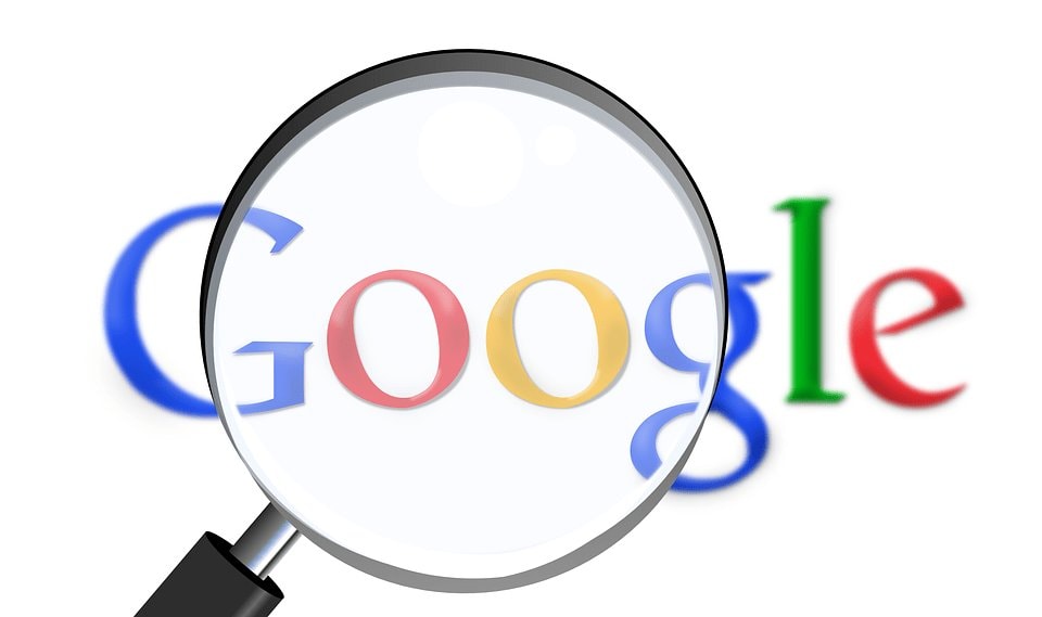 Google automatycznie wyświetli film.