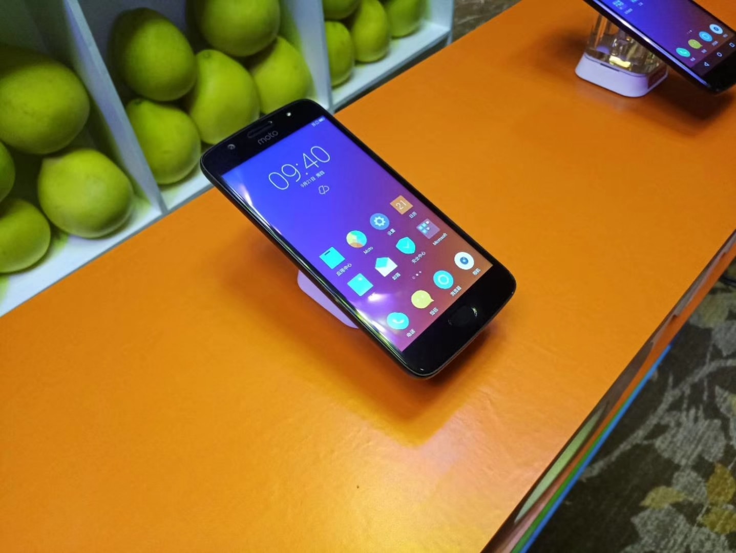 Owocowy smartfon Motoroli