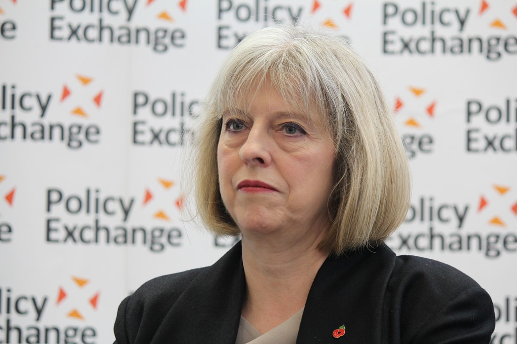 Rosja szpieguje i fabrykuje fake newsy – mówi Theresa May