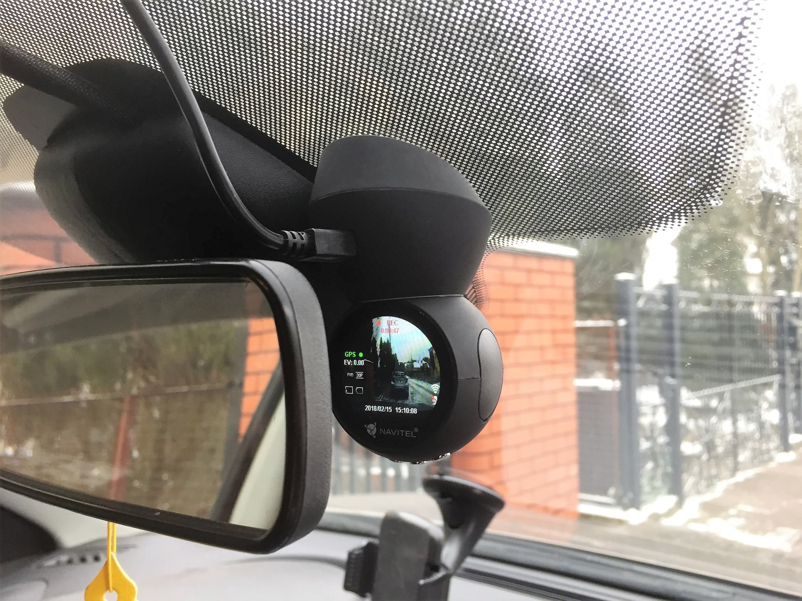TEST: kamera samochodowa z GPS-em oraz Wi-Fi