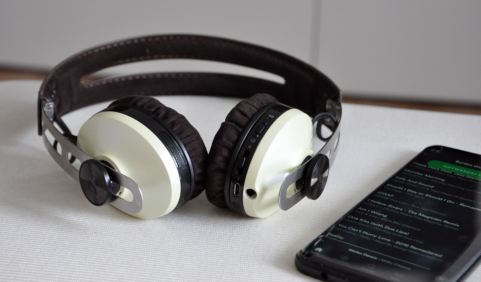 sennheiser momentum wireless m2