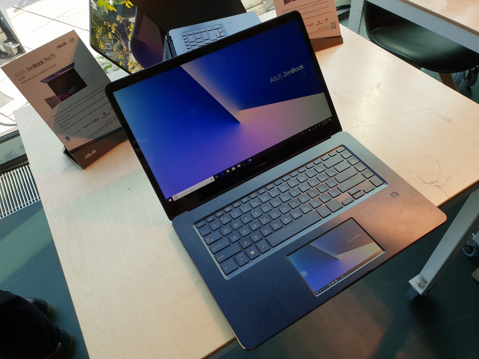 ASUS ZenBook Pro 15 to naprawdę wydajny model &#8211; niestety, cena przekracza 8,5 tysiąca złotych (fot. Krzysztof Bogacki/CHIP)
