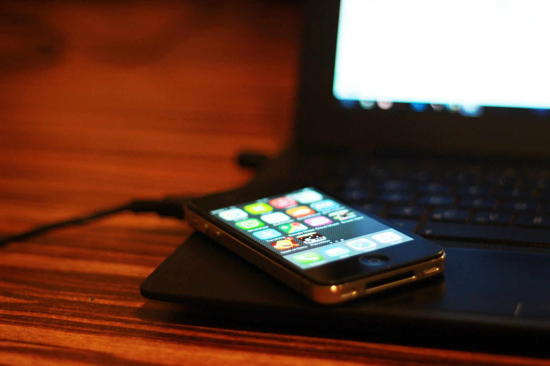 Windows 10 korzysta z danych w telefonie, jakby były na dysku