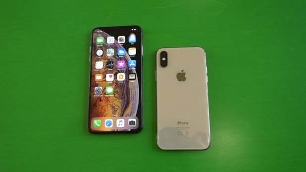 Nowe iPhony XS i XS Max firmy Apple są teraz dostępne w kolorach srebrnym, szarym i złotym.
