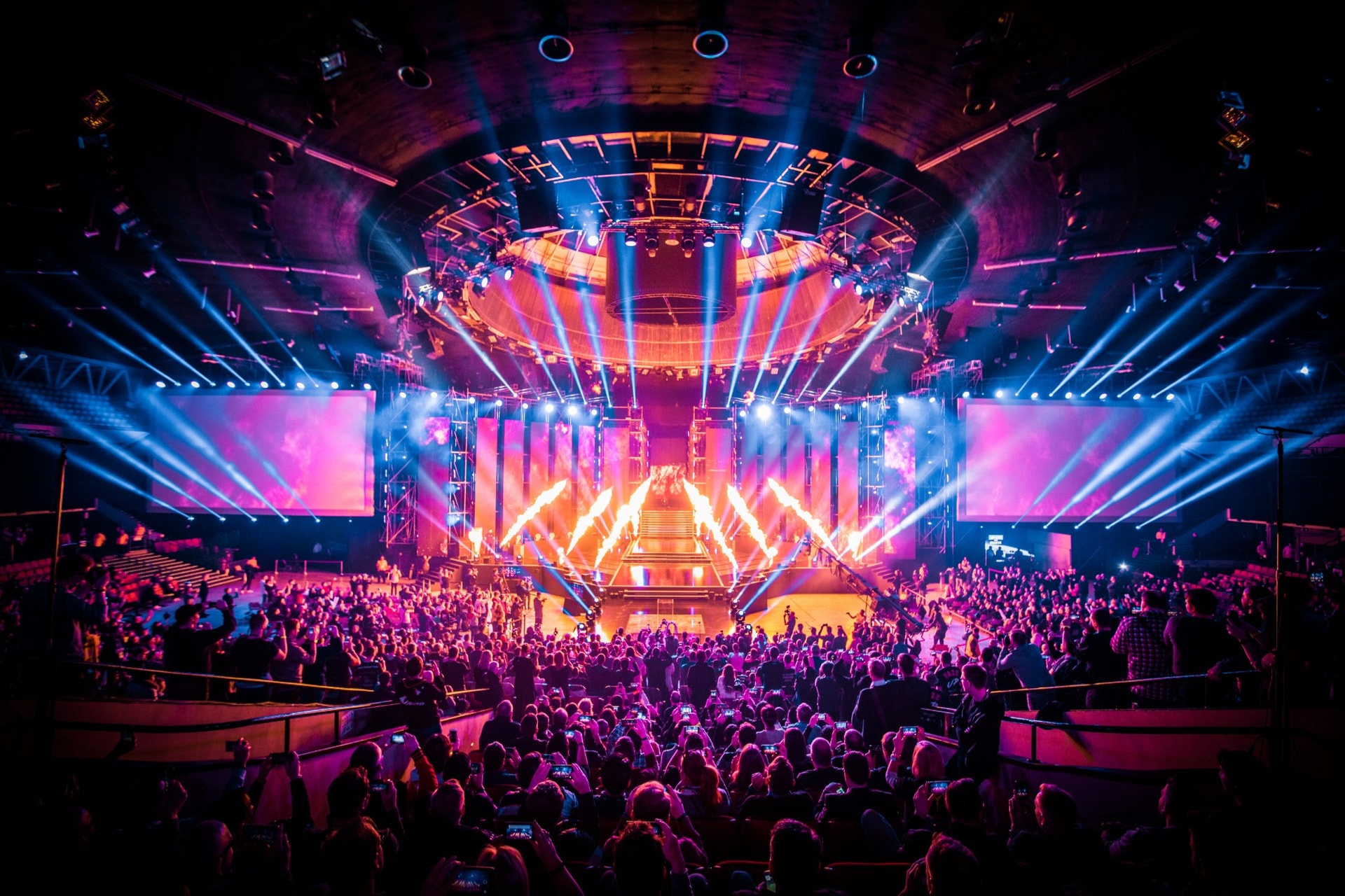 16 tytułów rywalizuje o miano e-sportowej gry roku