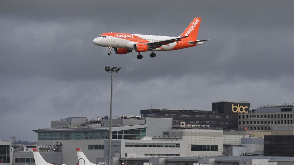 samolot linii lotniczych easy jet