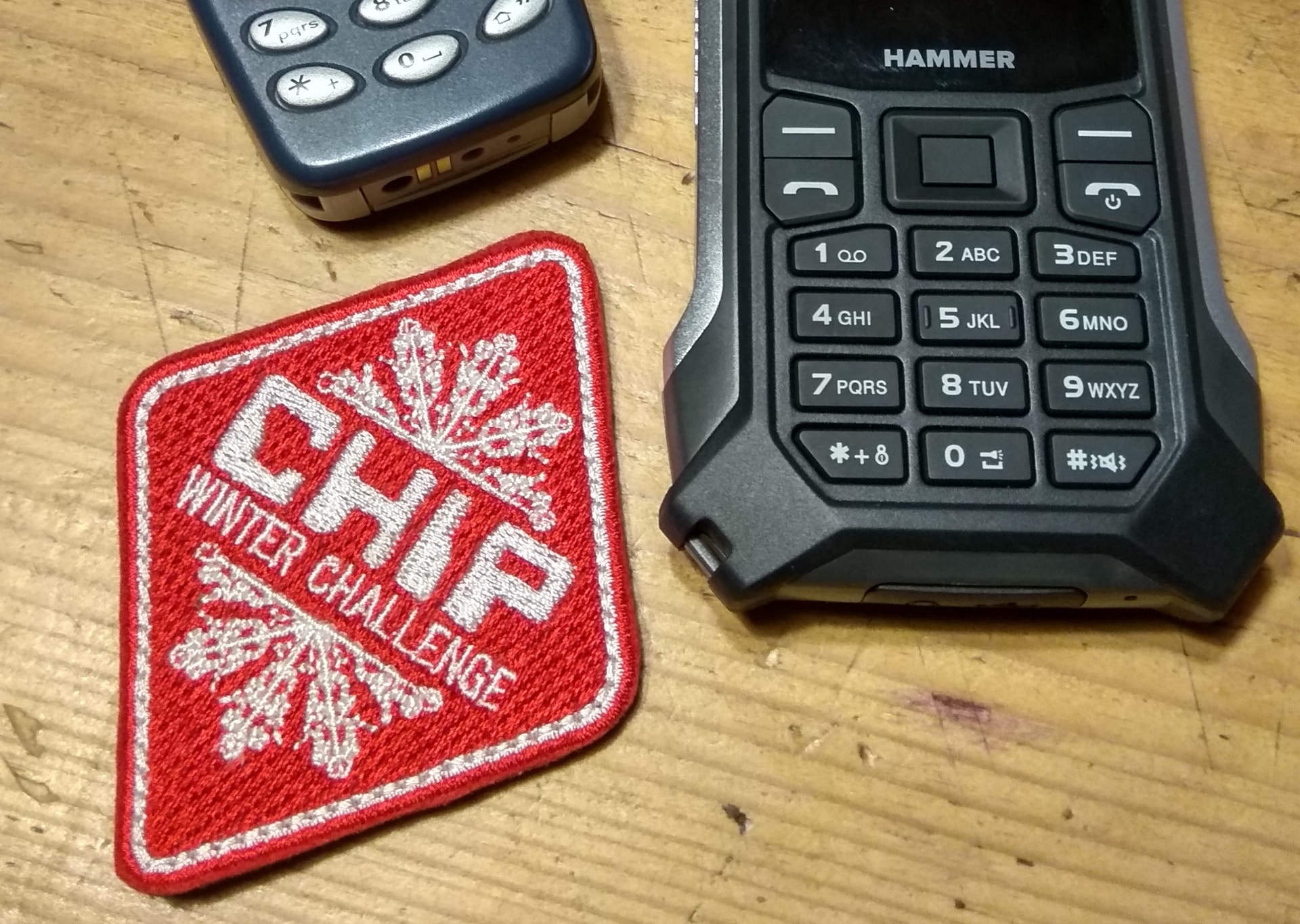 Najważniejszy pojedynek tej zimy: Nokia 3310 kontra Hammer Patriot