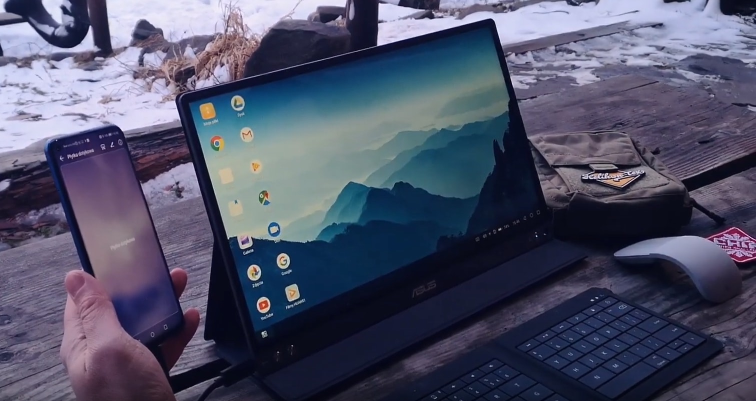 Smartfon z ekranem 15,6″, klawiaturą i myszą [WIDEO]