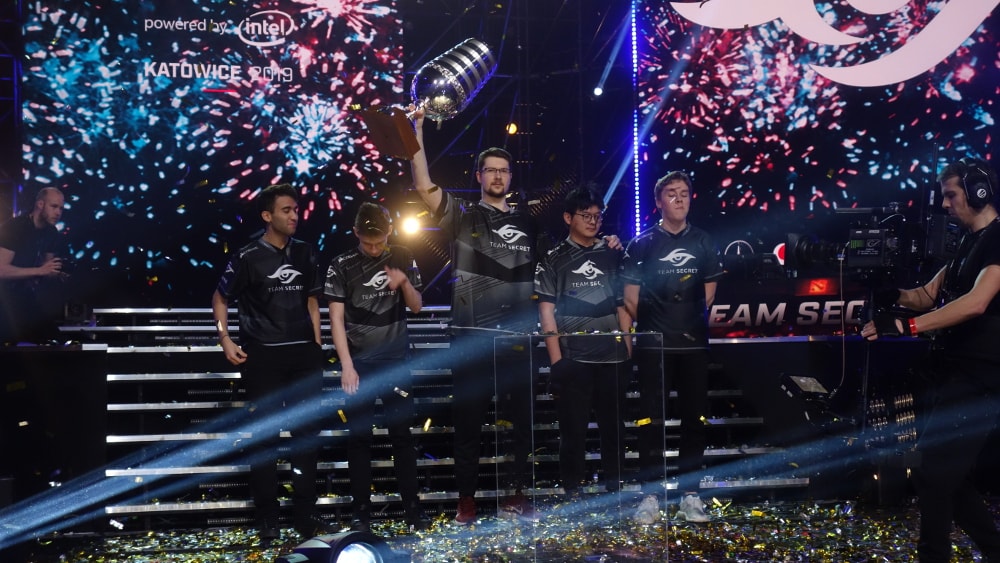 Team secret odbiera puchar doty 2 w katowicach