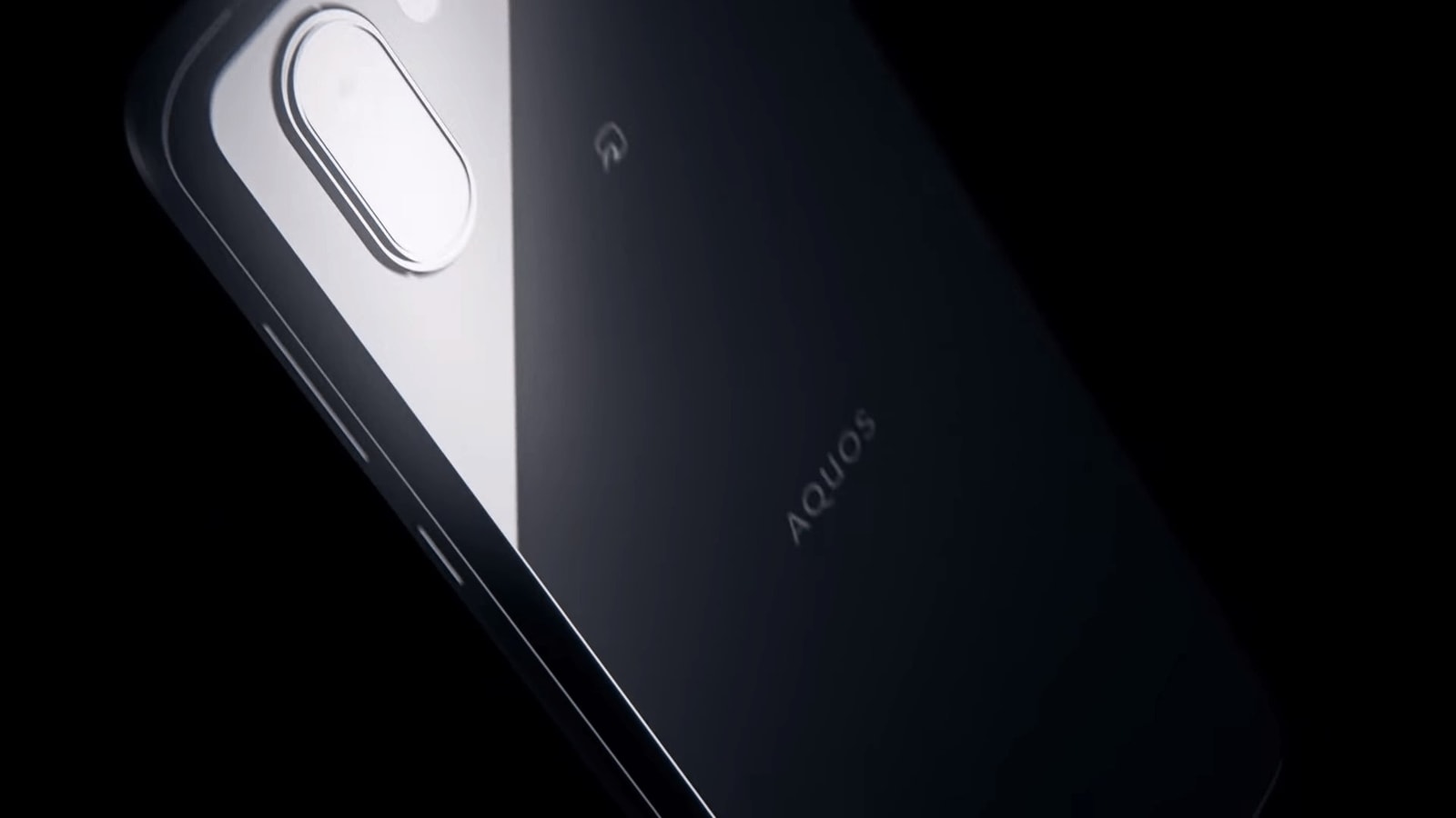 Nowy telefon Sharpa z matrycą 120 Hz