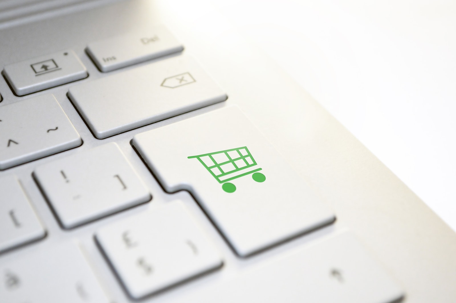 Coraz chętniej kupujemy online, a odsyłamy wręcz hurtowo