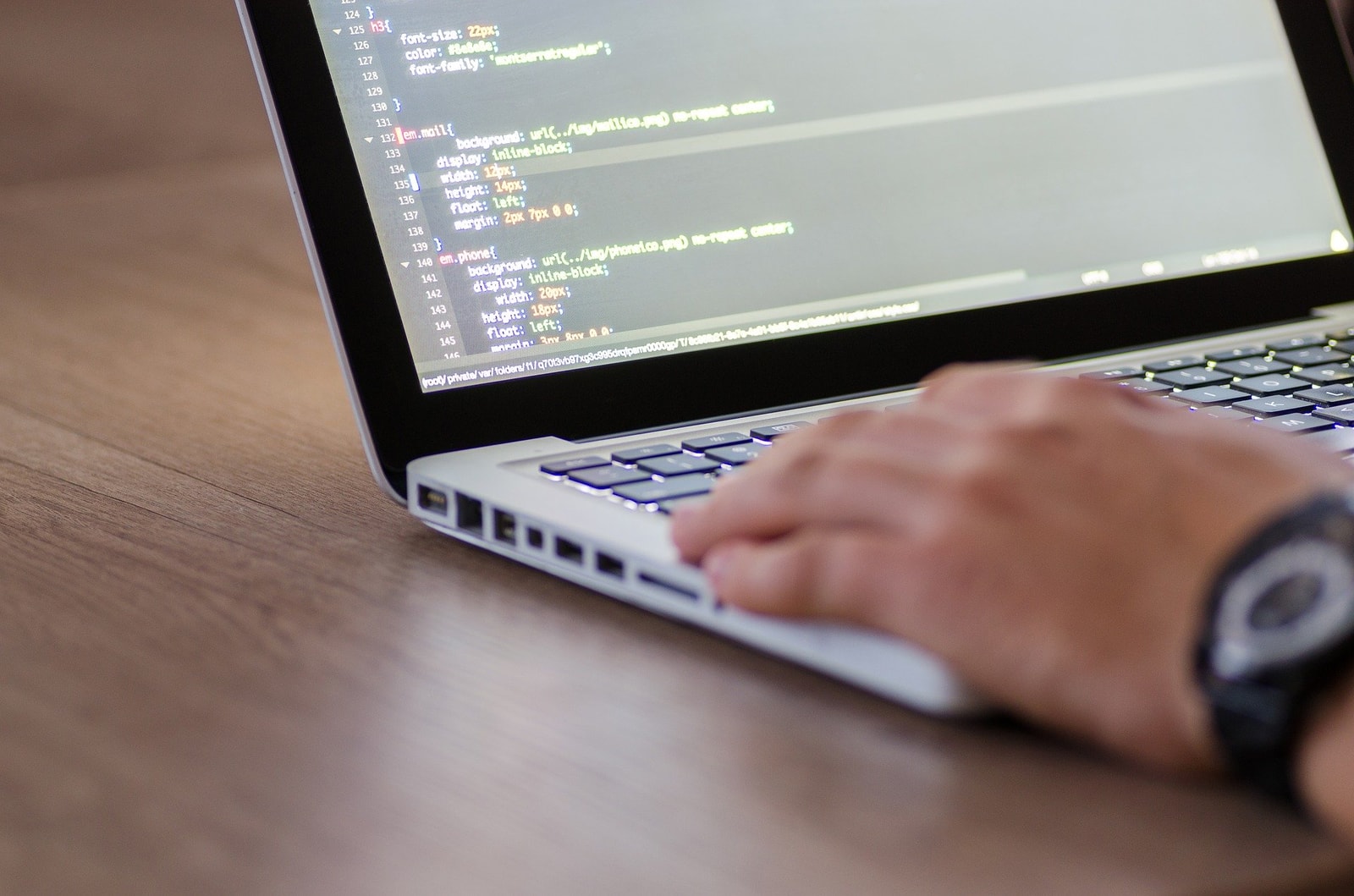 Programista – rano budzi się szczęśliwy, a zasypia ustatysfakcjonowany