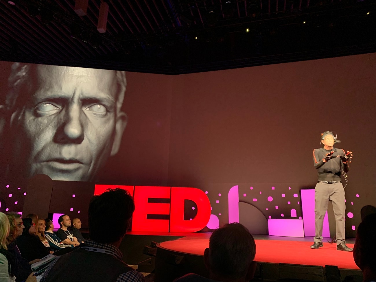 Sztuczna inteligencja Facebooka wykryje deepfakes i wyśledzi ich pochodzenie