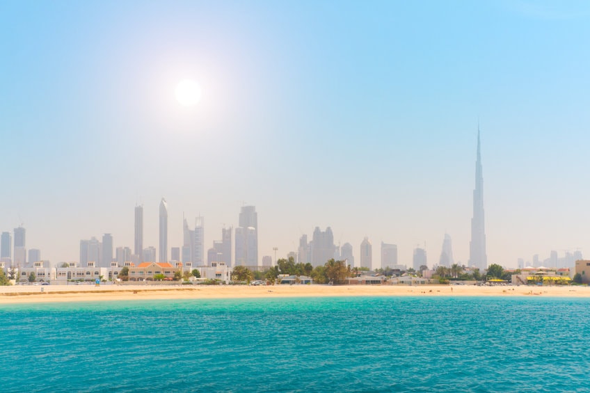 W Dubaju deszcz wyzwala się przy pomocy dronów
