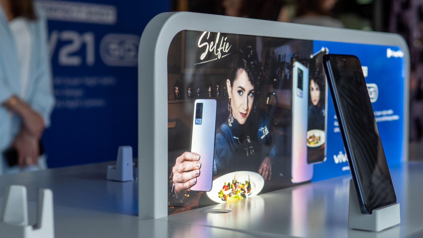 Vivo V21 5G w Polsce. Smartfon kompletny dla miłośników selfie