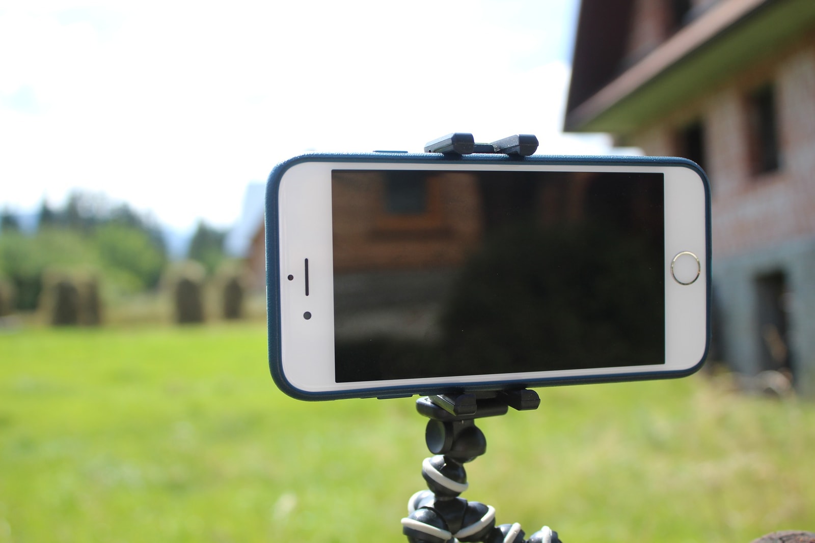 Czujniki aparatu w iPhone'ach mogą zostać uszkodzone przez wibracje silnika