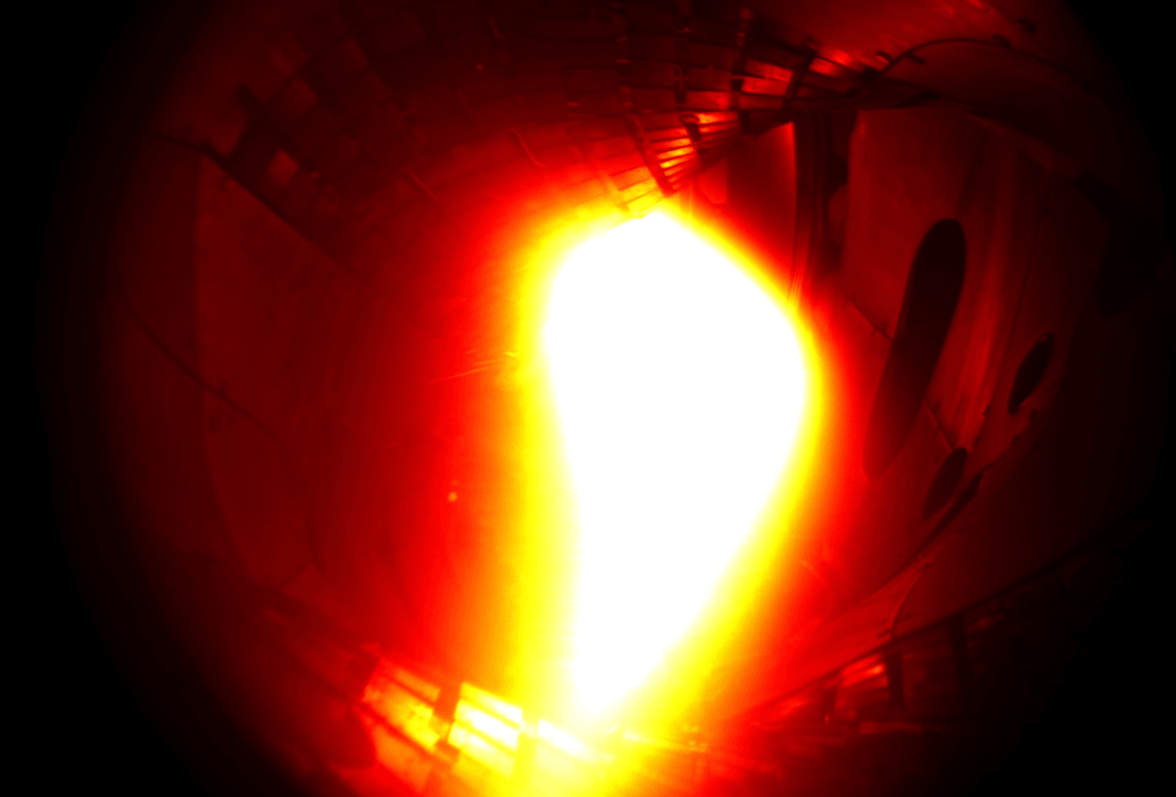 Pierwszą plazmę w Wendelstein 7-X wytworzono w 2015 r.
