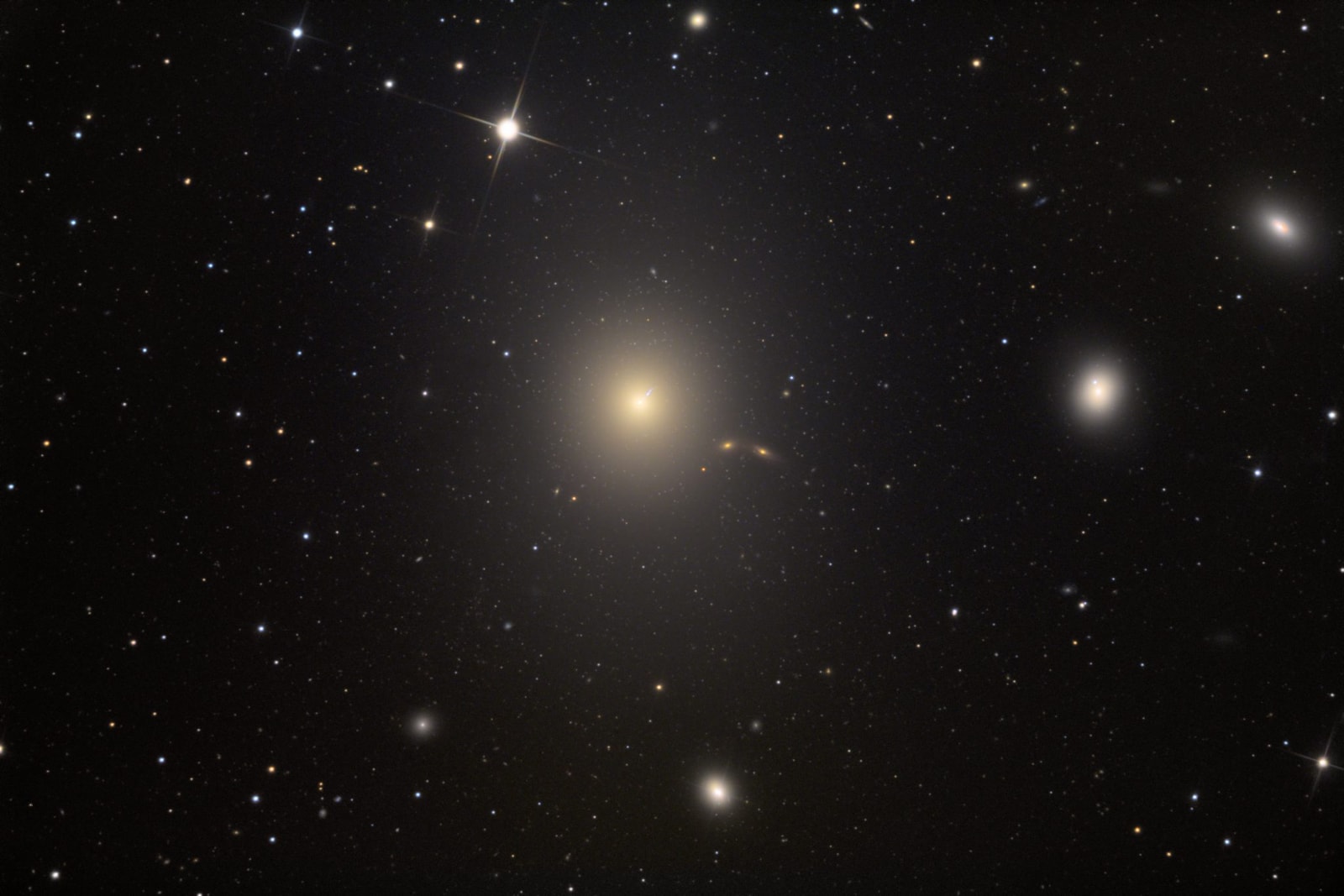 Galaktyka M87
