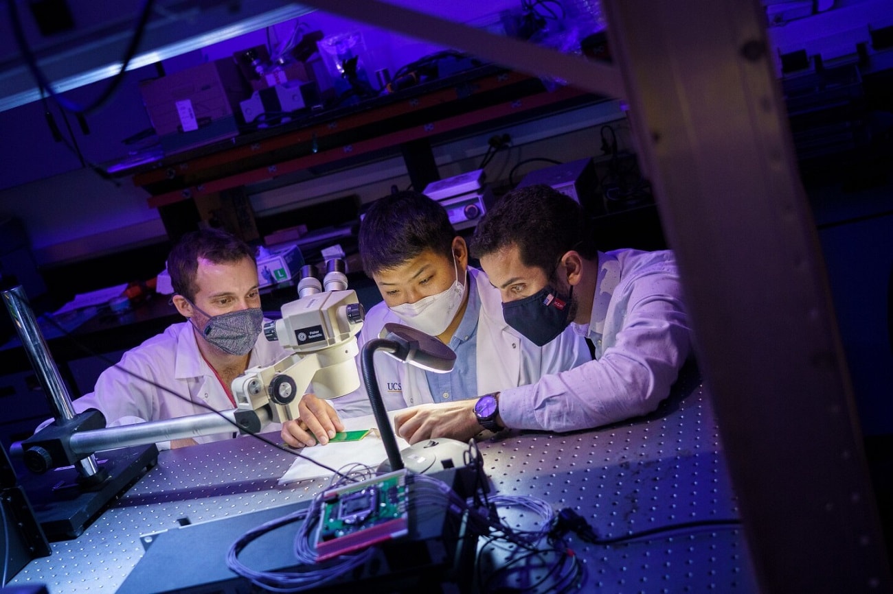 Aktywność mózgu rejestrowana w rekordowych szczegółach. Niewielkie urządzenie pomoże w leczeniu chorób