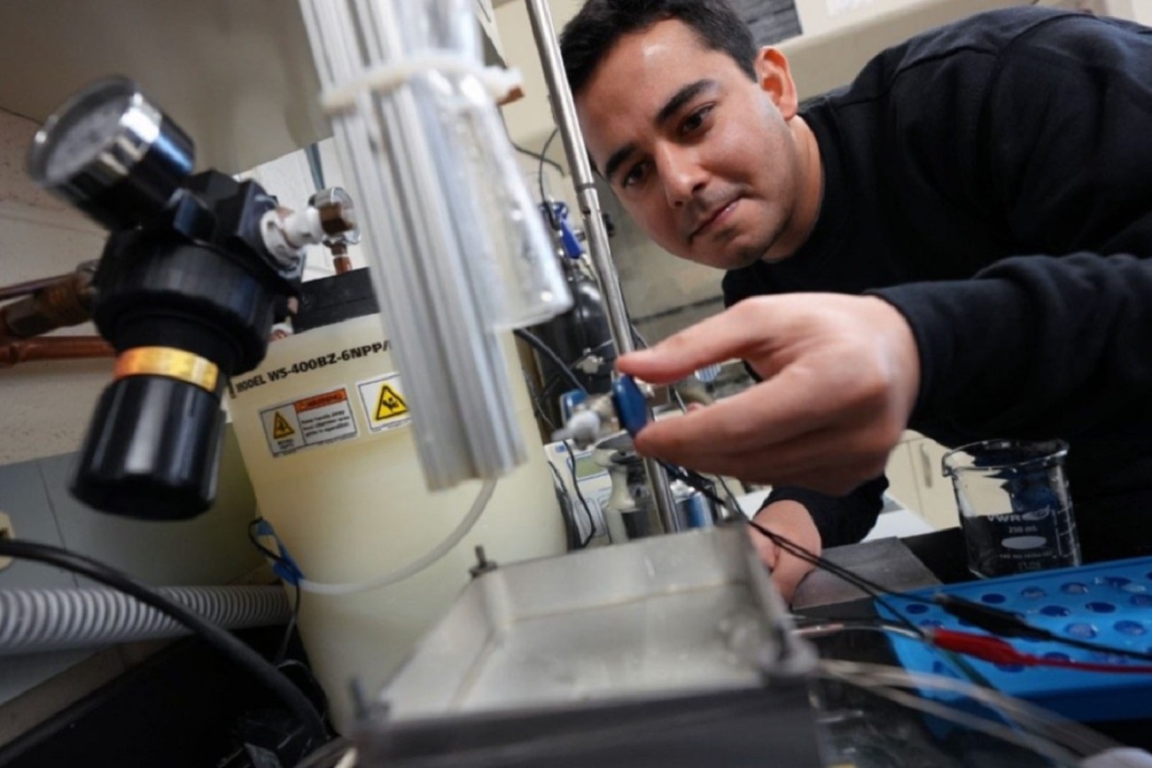 Naukowcy doprowadzili do lewitacji lodowego krążka. Zjawisko Leidenfrosta wszechstronniejsze niż sądzono