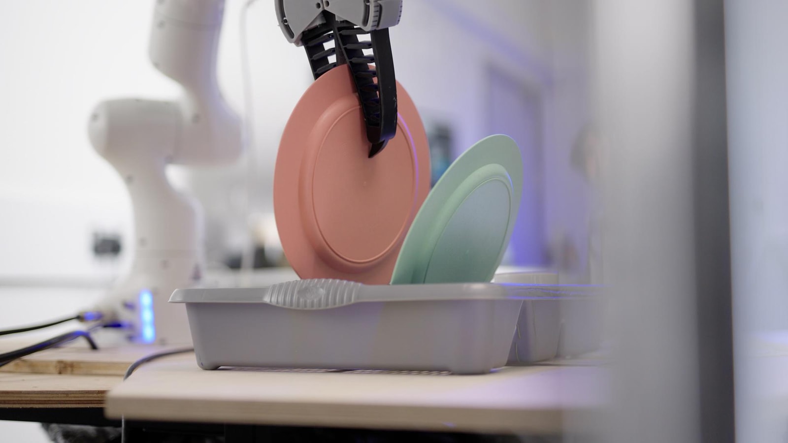 Dyson pracuje nad kolejnymi robotami mającymi wyręczyć nas w pracach domowych
