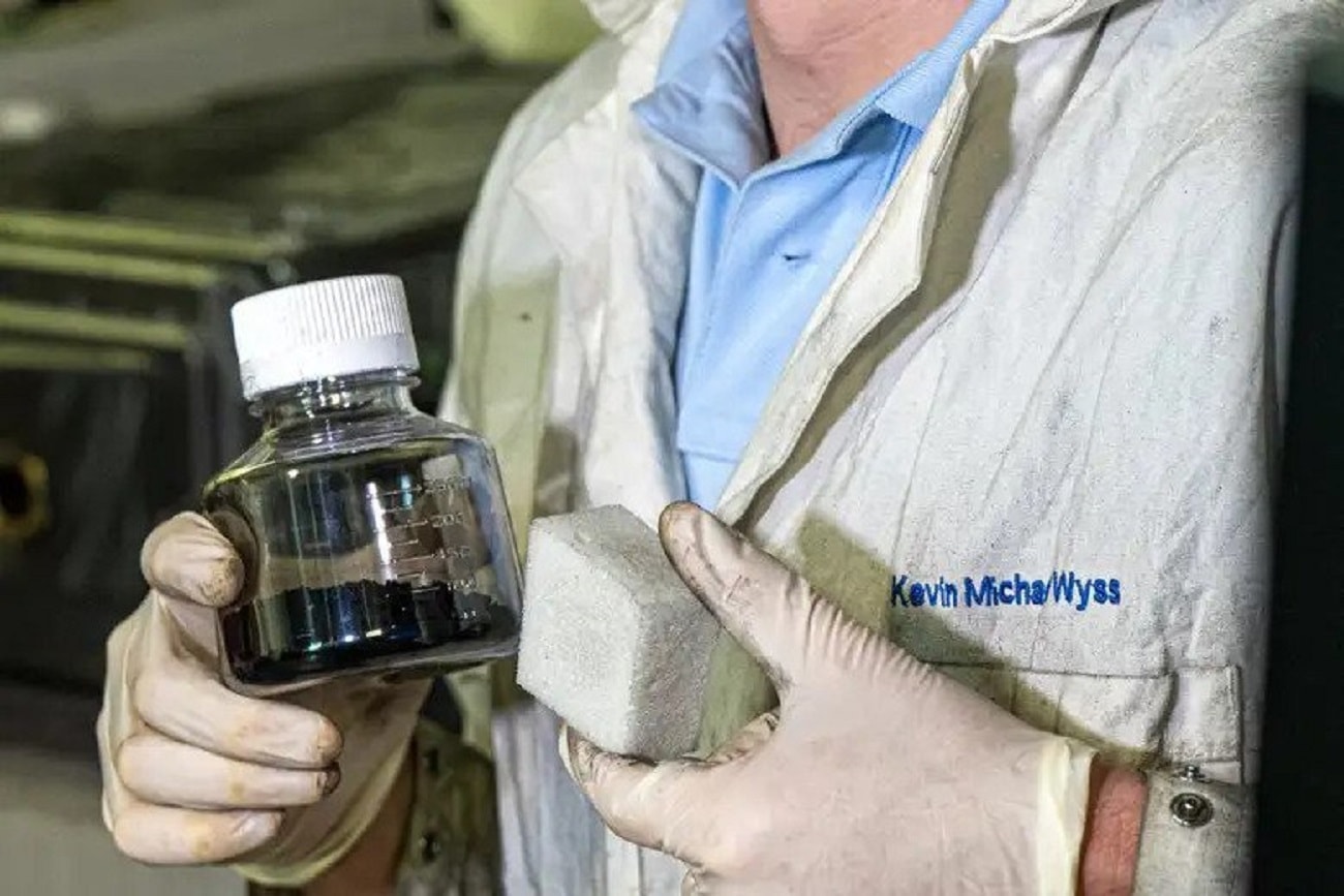 Plastik można przekształcić w grafen. Naukowcy chcą upiec dwie pieczenie na jednym ogniu