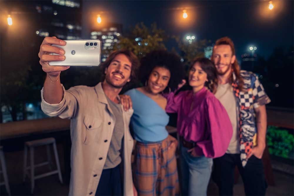 Dwie nowe Motorole zaprezentowane. Oto moto g82 5G i moto e32s